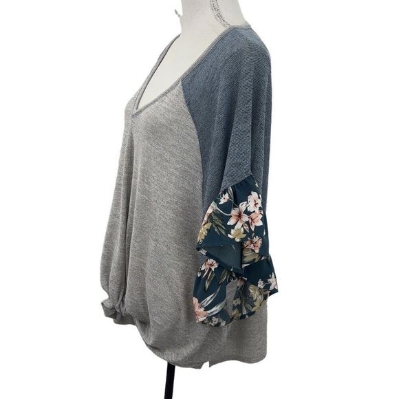 She &sky  3/4 flowing sleeves  , knot in the front size XL - Picture 2 of 10